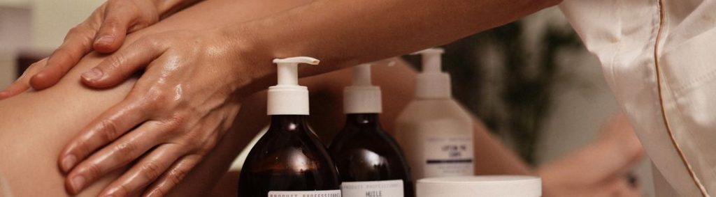 Devojka na biologique research tretmanu tela u celulit eksper centru